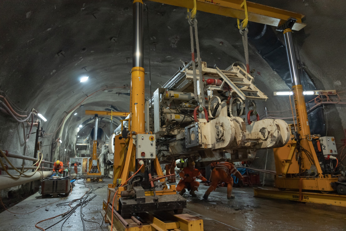 Setting up the tunnel boring machine in the assembly cavern