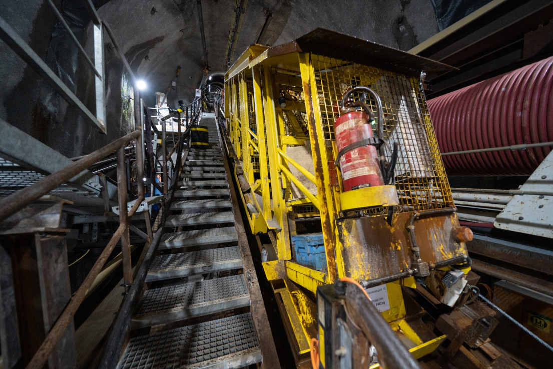 Transport track from the assembly cavern to the tunnel boring machine