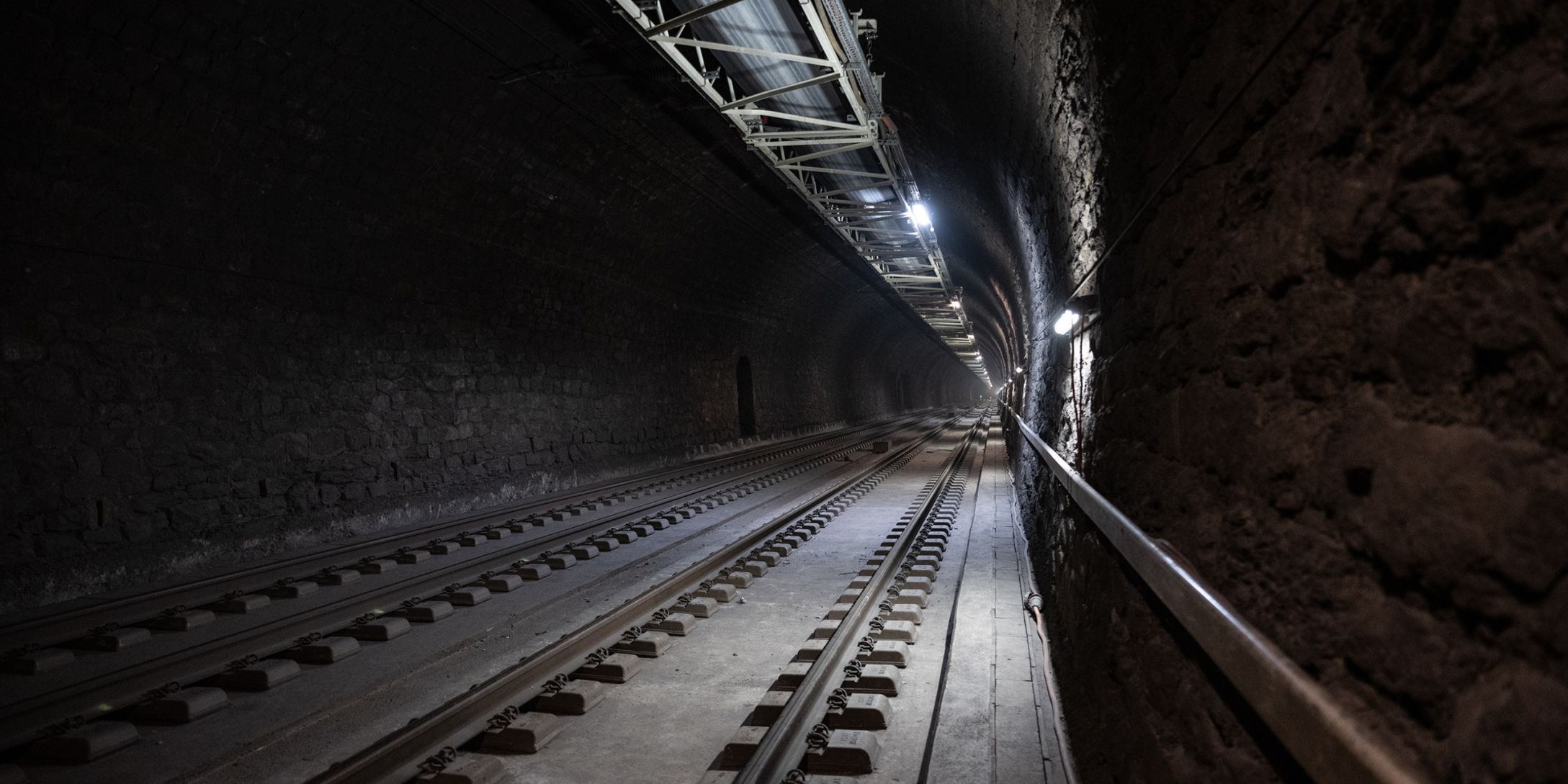 Project track replace­ment in the Lötschberg summit tunnel completed