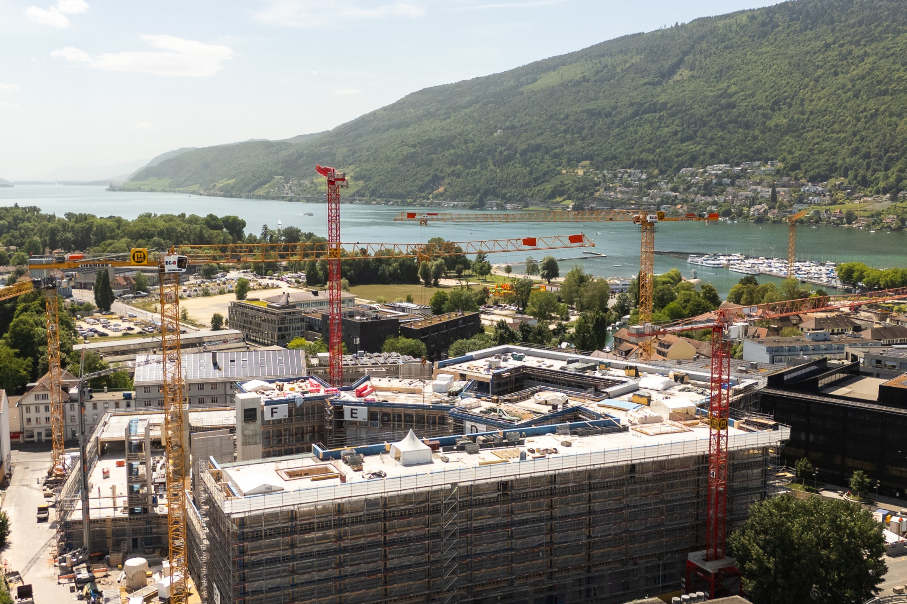 Campus Biel/Bienne: ein Kleeblatt aus Holz und Beton für die Berner Fachhochschule